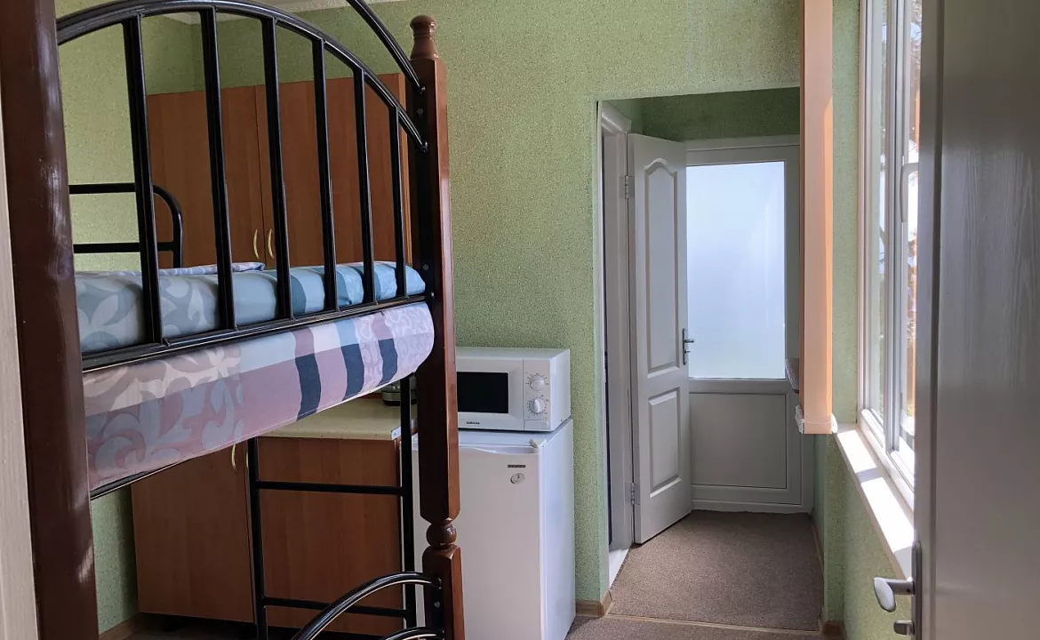 Четырехместный с мини-кухней и балконом. Гостевой дом АнНи. Гаспра