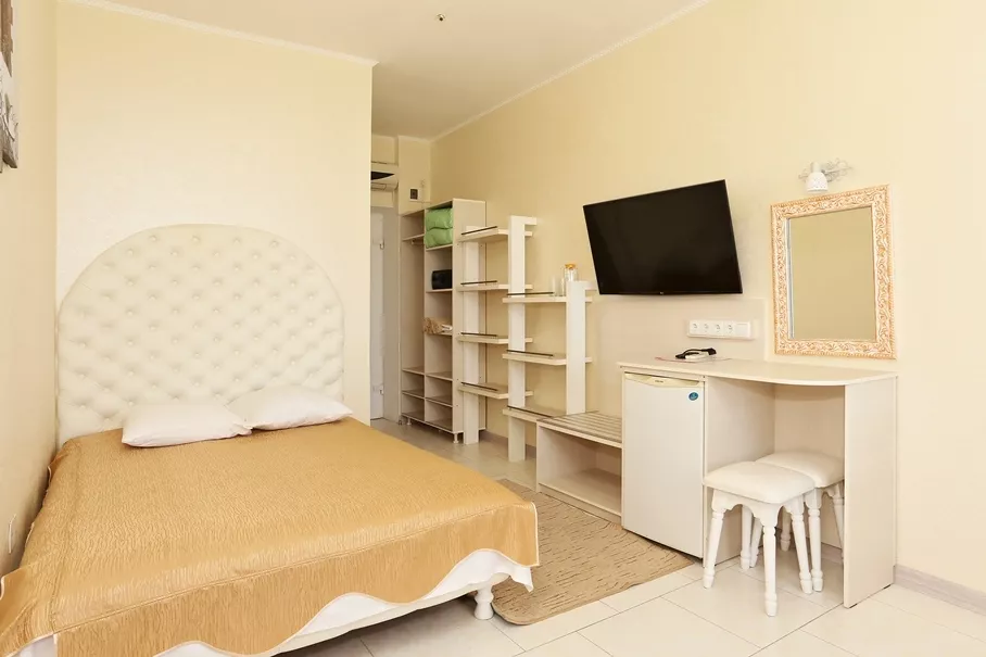 3-х местный люкс.  Частный отель Экватор. Береговое