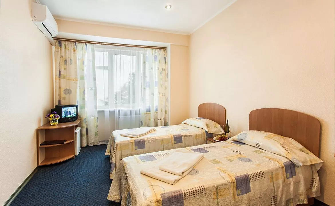 1-комнатный 2-местный номер стандарт . Гостиница Дарсан. Ялта