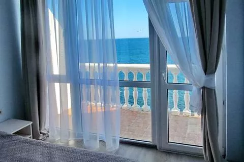 Апартаменты (Двухместный с балконом, вид на море). Эллинг «Берег». Алупка