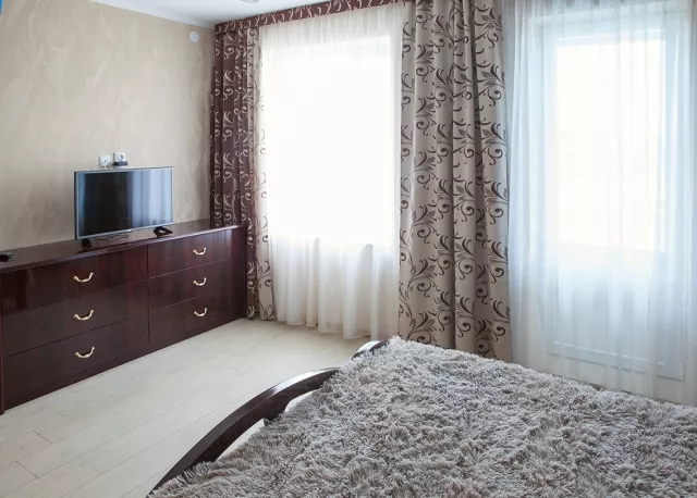  4 -х местный 2-х комнатный люкс в главном корпусе. Гостиница комплекс "Новинка". Ейск