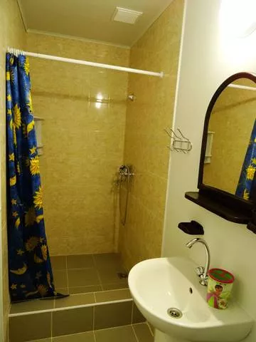 . Гостевой дом «Квартирки у моря» (кухня в номере). Вардане