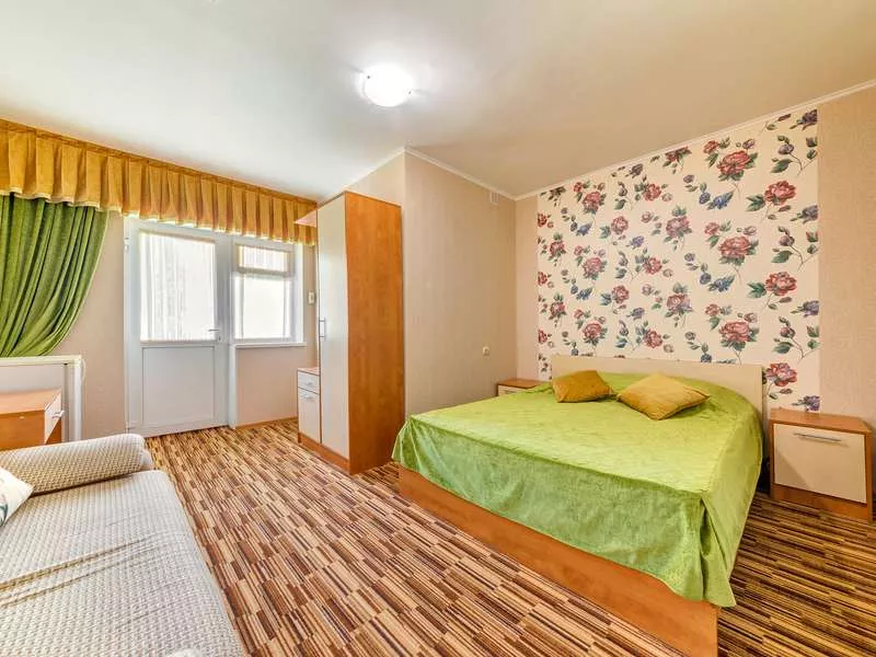 Стандарт улучшенный на 2-4 человека с удобствами (Корпус 1). Гостевой дом «Белая лебедь». Голубая бухта