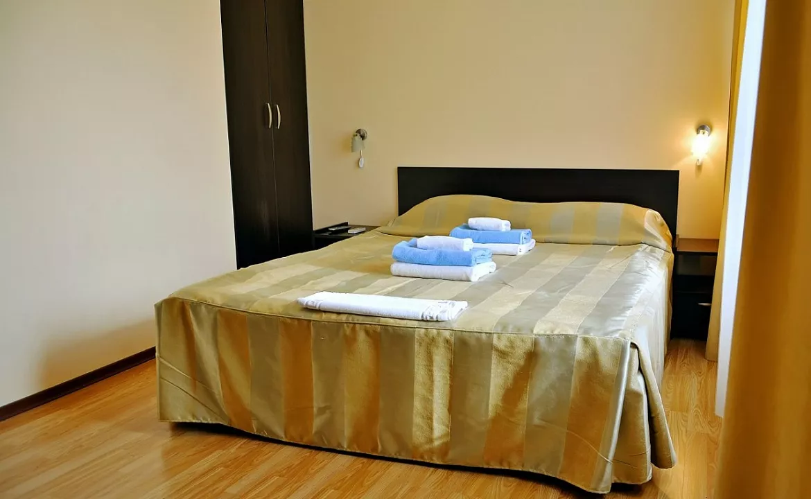 Двухкомнатный номер с кухней и видом на парк (1 этаж). Гостиничный комплекс Зеленый мыс. Алупка