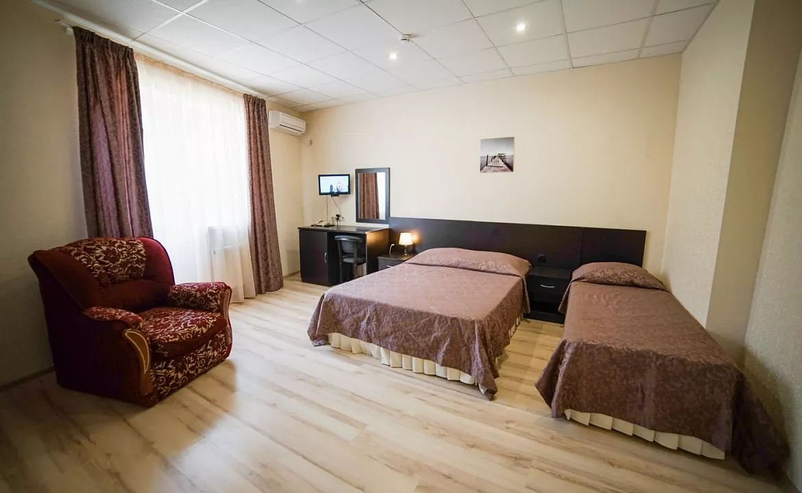 Стандарт 3-местный. Отель Робинзон. Анапа