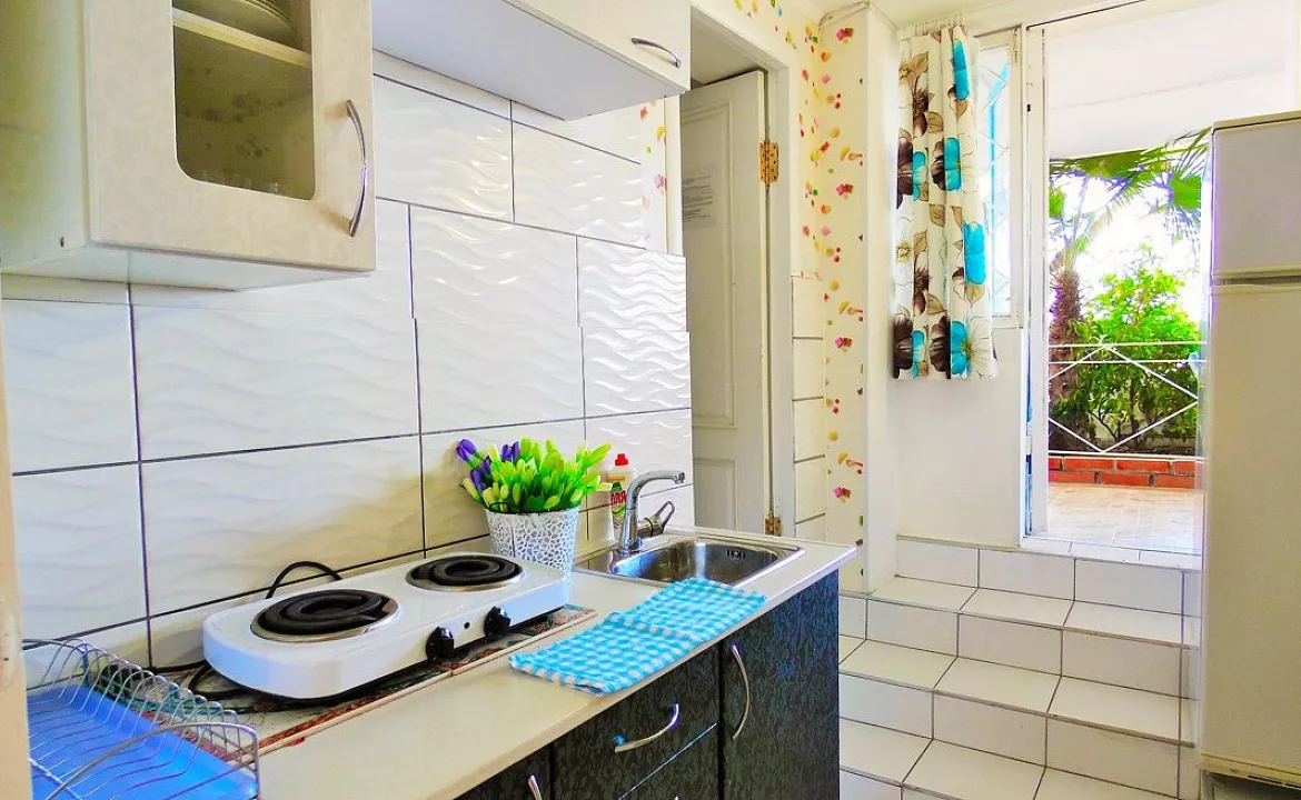 Апартаменты с выходом в сад. Частный гостевой дом Дворик у причала. Ялта