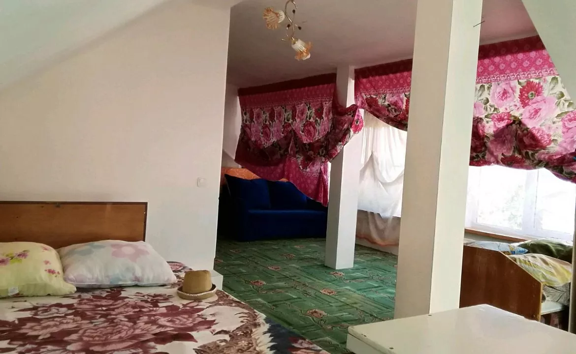 Комната 14 м² в 4-к, 1/1 эт.. Квартира в многоквартирном доме Комната 14 м² в 4-к, 1/1 эт.. Ейск