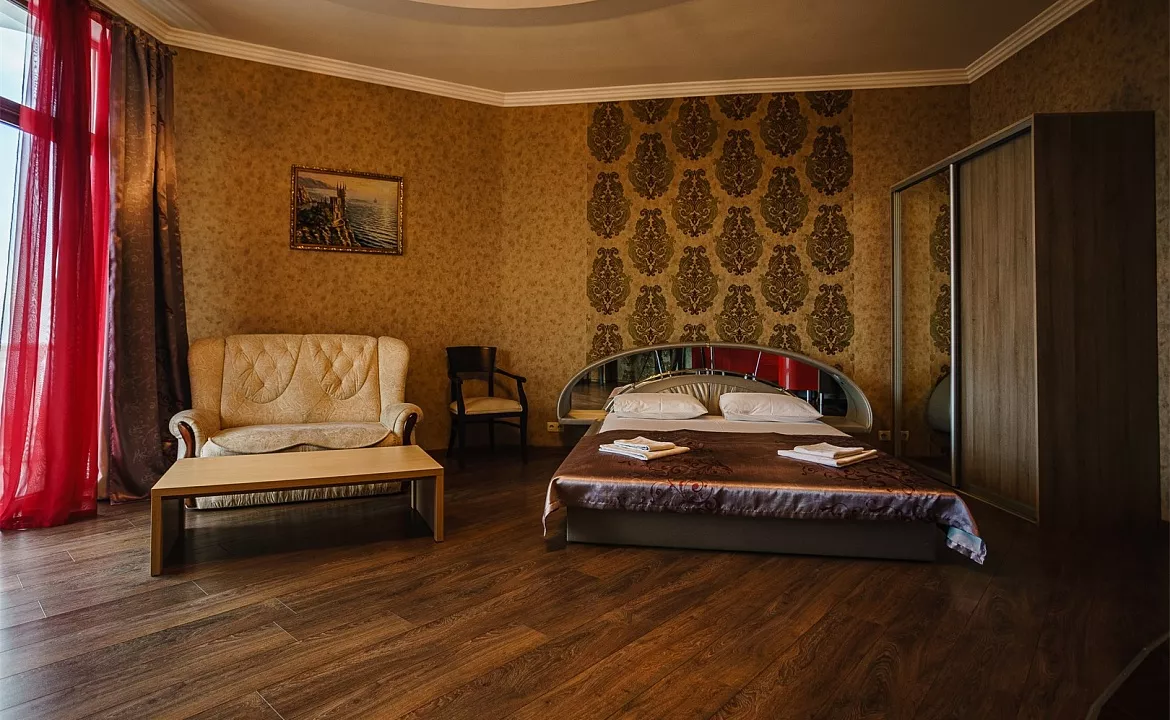 Апартаменты студия с террасой и видом на море 2. Гостевой дом Лиана. Ливадия