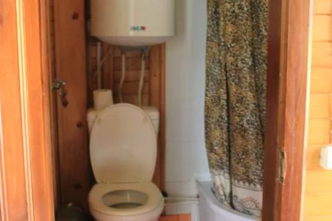 Деревянный коттедж на первом этаже № 3. Гостевой дом Гостевой дом «Ольга». Алушта