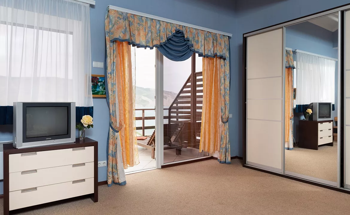 Видовой двухкомнатный (вид на море и горы). Эллинги "KATRIN". Орджоникидзе