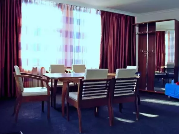 Апартаменты двухкомнатные 2-местные. Гостиница «Домбай». Домбай-гостиницы