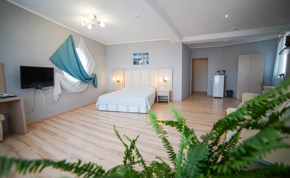 Студия с видом на море 3-местная. Отель Робинзон. Анапа