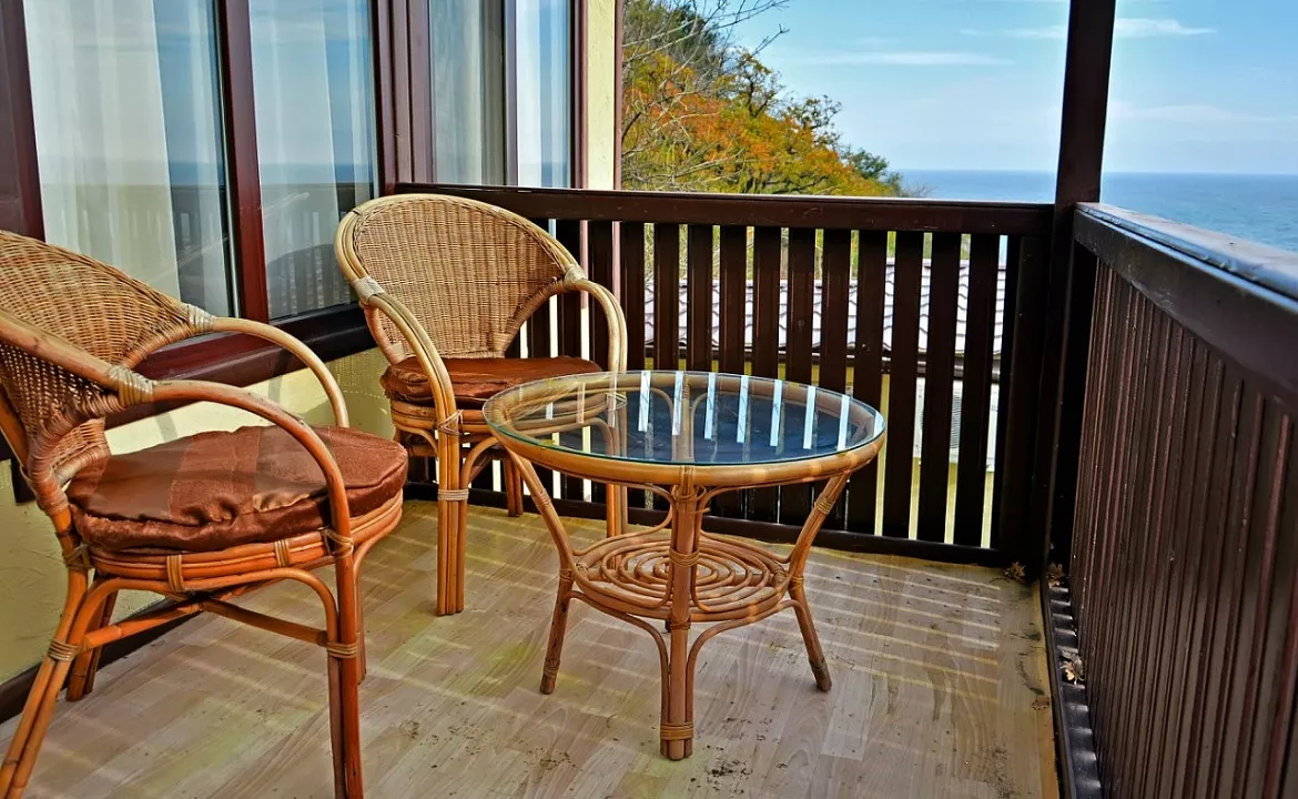 Двухкомнатный номер с кухней и видом на парк (1 этаж). Гостиничный комплекс Зеленый мыс. Алупка