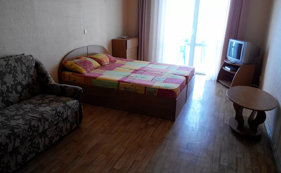 Номера 4-местные с видом на море. Гостевой дом «ФЛАГМАНСКИЙ». Приветное