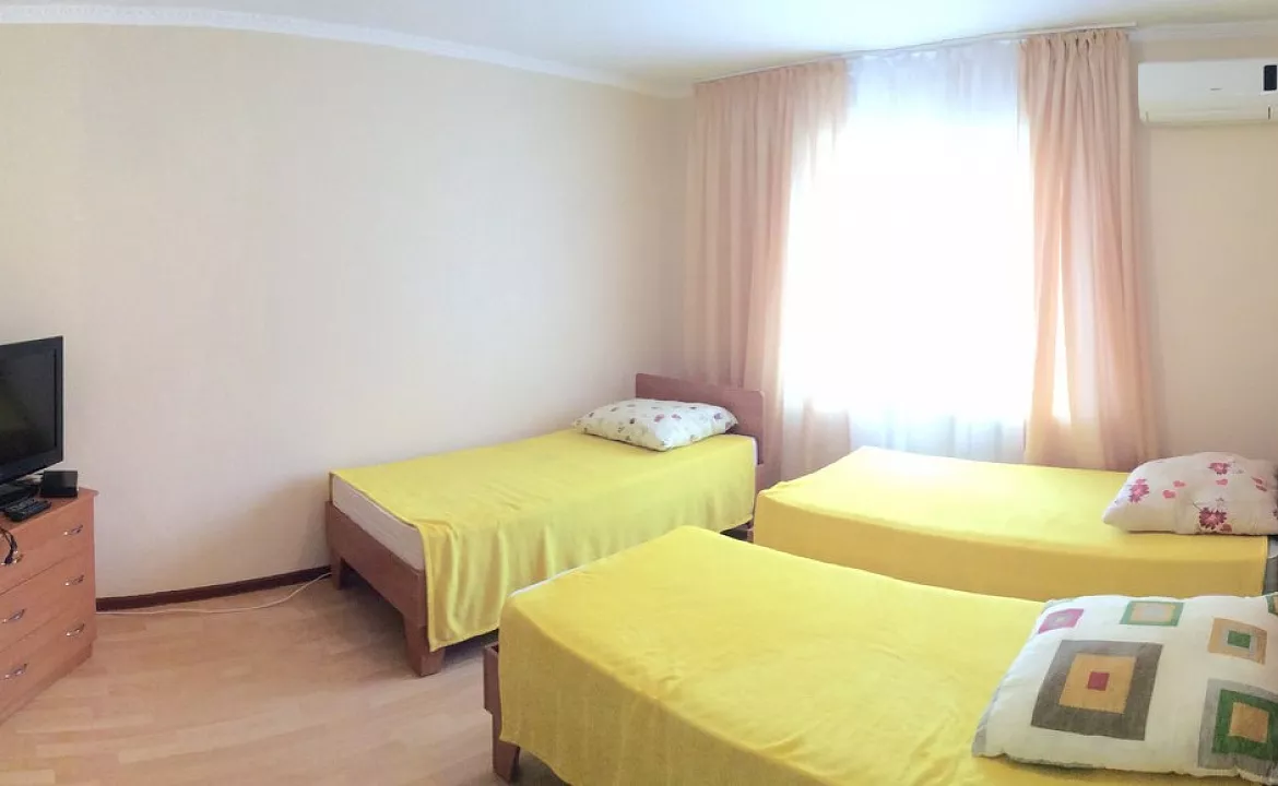 2х комнатный номер на 5-6 человек. Гостевой дом ГРИГОРИЙ. Орджоникидзе 2х комнатный номер на 5-6 человек. Гостевой дом ГРИГОРИЙ. Орджоникидзе