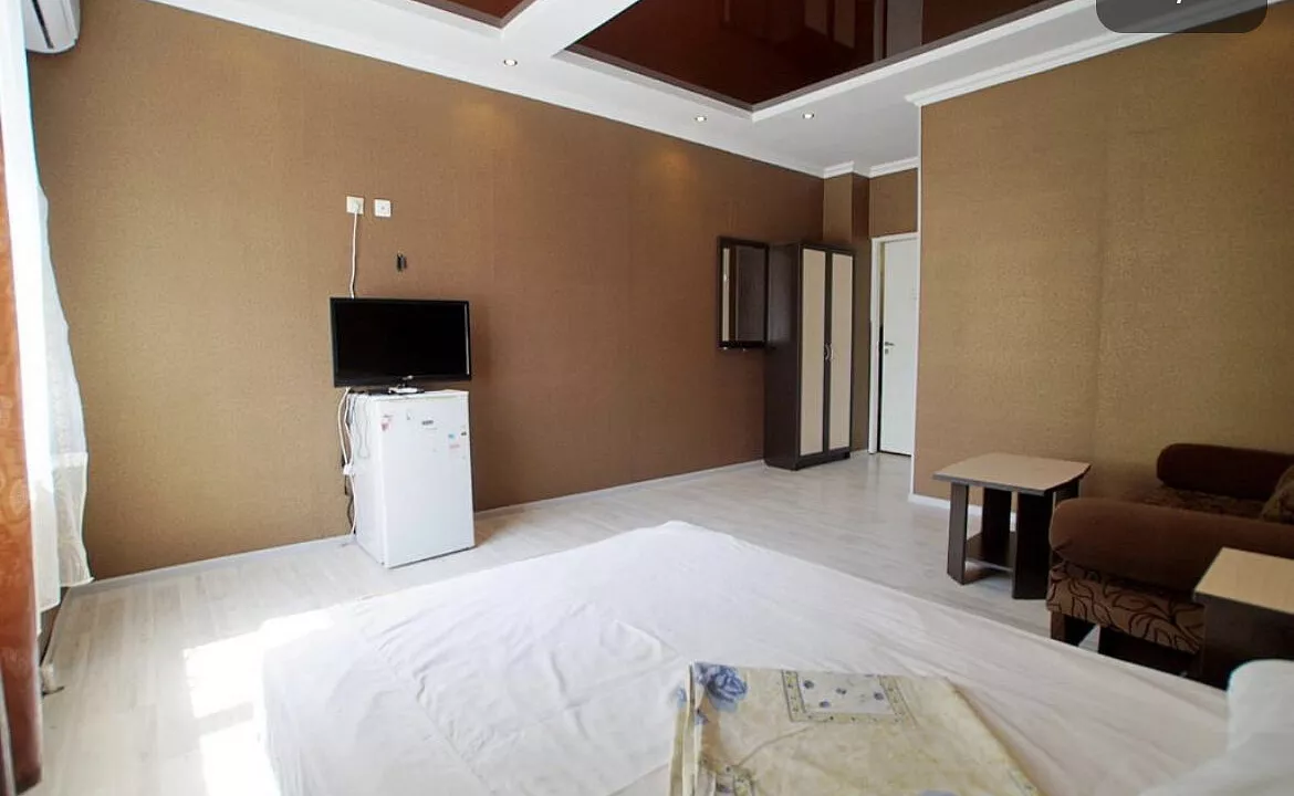 Стандартный двухместный номер с двухспальной кроватью, от 1 до 3 гостей, двуспальная кровать. Мини-отель Моника. Анапа Стандартный двухместный номер с двухспальной кроватью, от 1 до 3 гостей, двуспальная кровать. Мини-отель Моника. Анапа