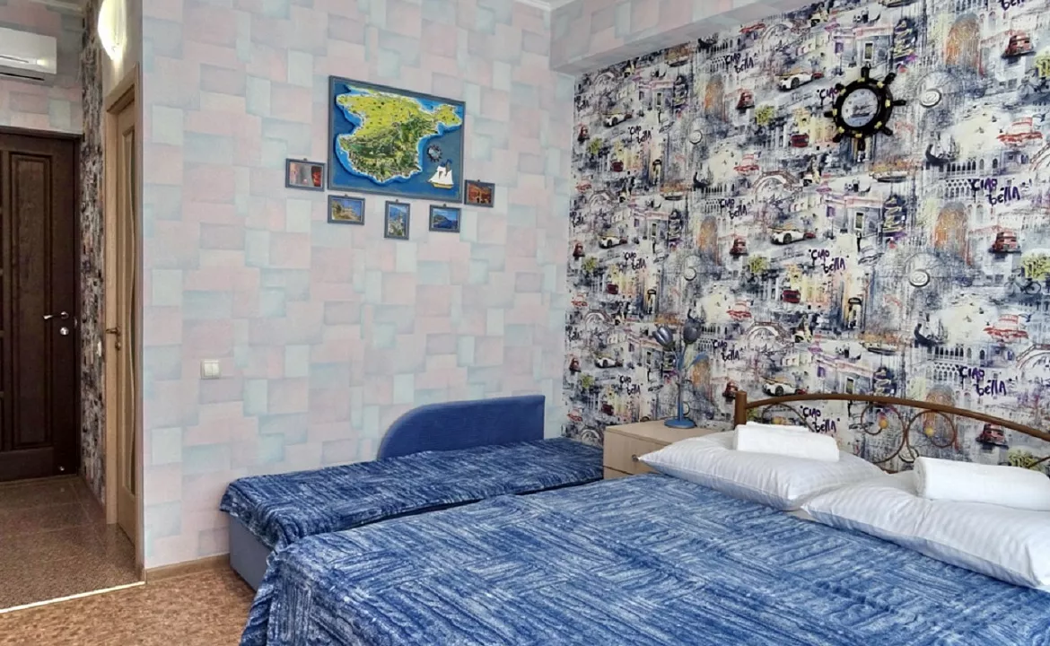 трехместный номер с балконом. Гостевой дом «Ангара». Алушта