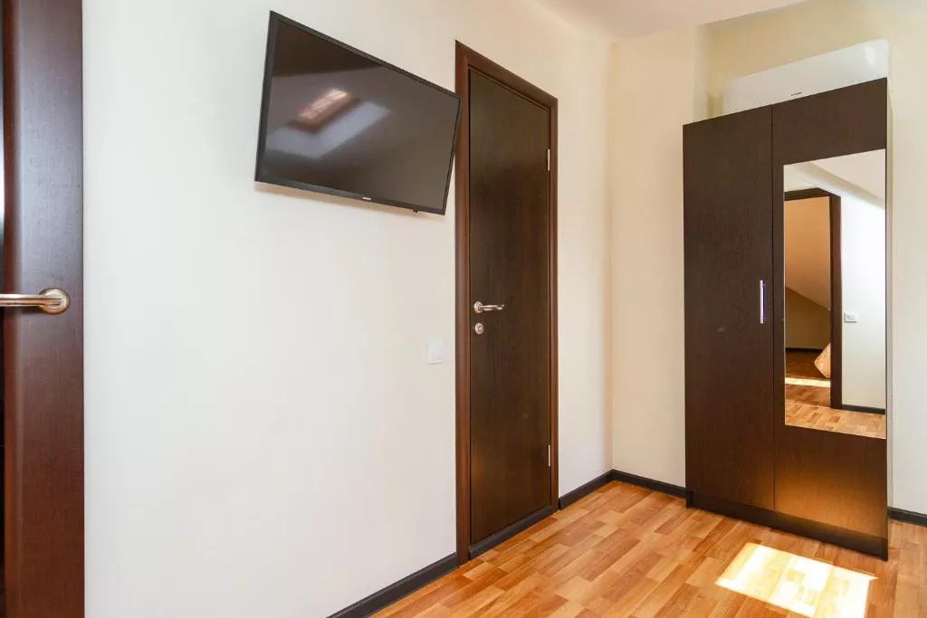  Пятиместный двухкомнатный без балкона. Гостевой дом "Адмирал" - Небуг. Небуг