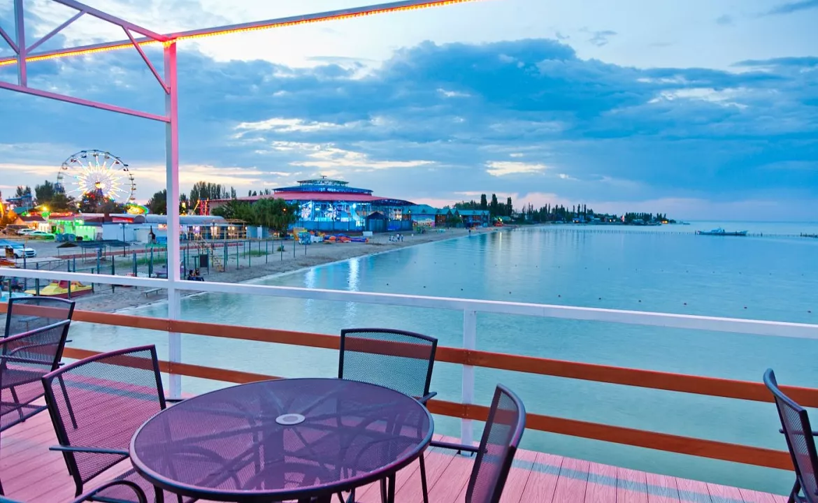 Номер Студио четырехместный. Отель Водноспортивный клуб-отель "Торнадо". Ейск