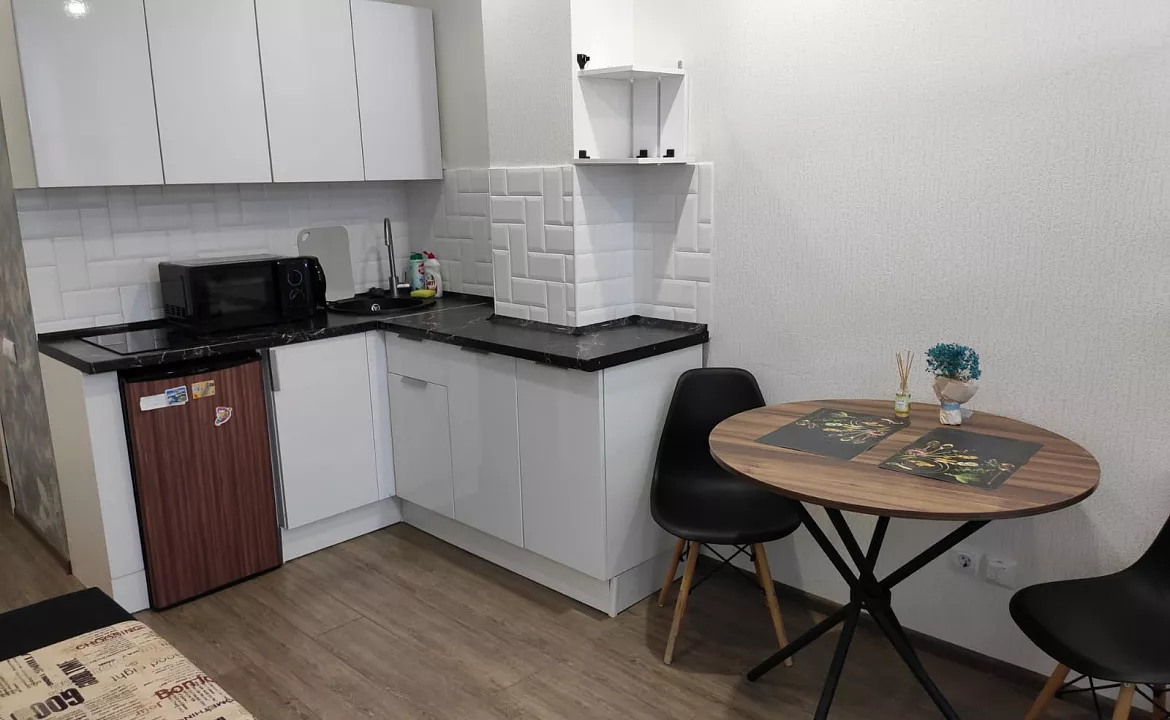 Студия. Квартира в многоквартирном доме Студия на Светлане. Сочи