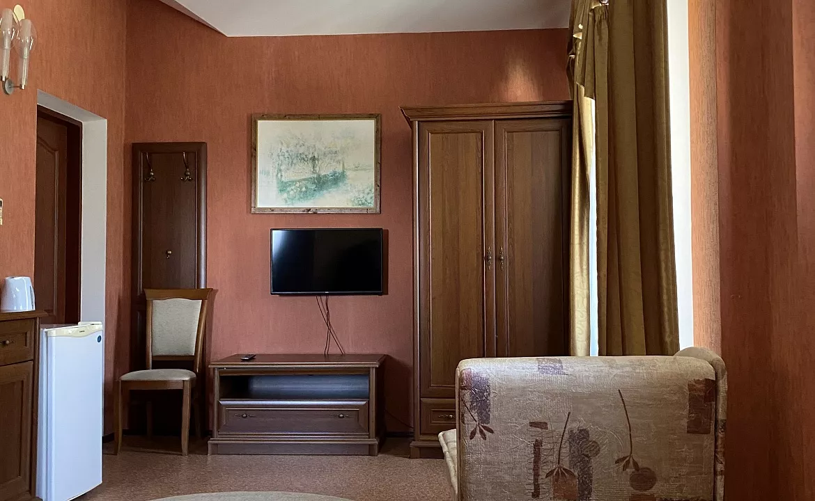 Полулюкс с балконом. Вилла "Ренессанс". Кореиз