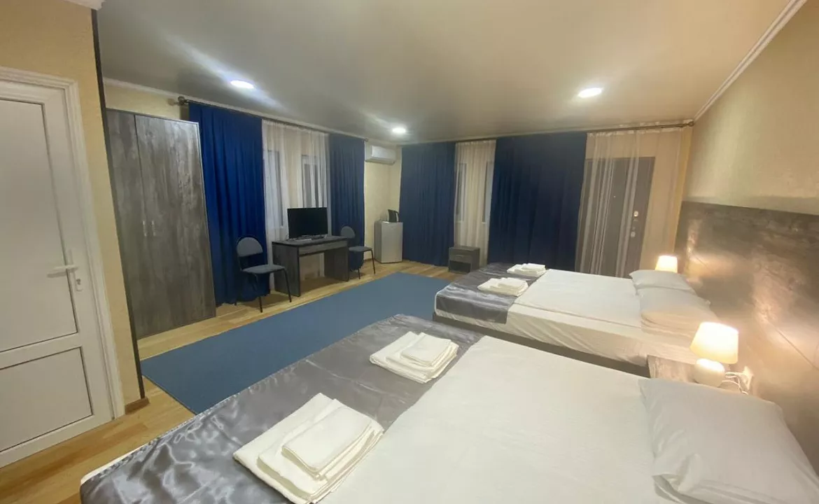 4-х местный номер с отдельным индивидуальным входом Завтрак включен. База отдыха "Скурча". Сухум