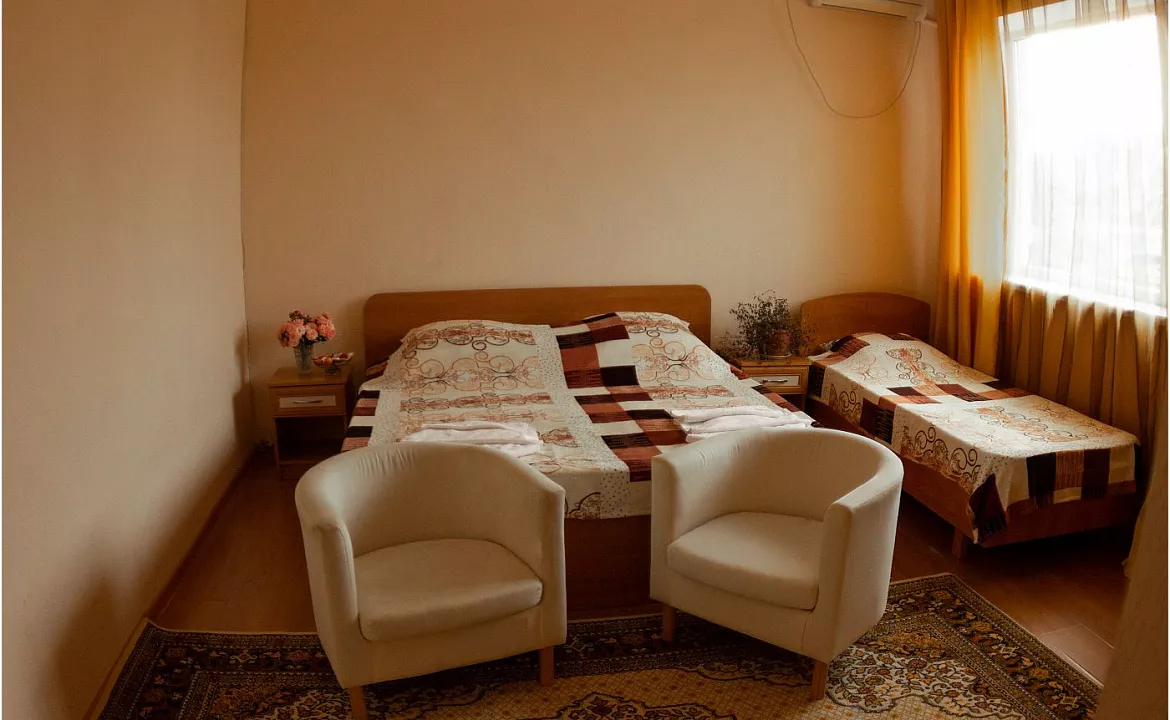 1-комнатный номер 3-местный без балкона. Гостиница Астерия. Ейск