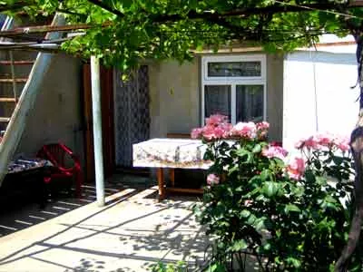 Номер с отдельным входом и своим двориком (4 чел.) . Гостевой дом «Жасмин – люкс». Севастополь