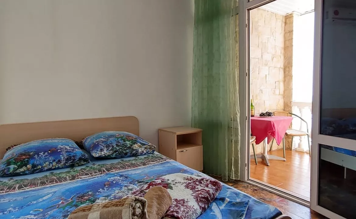 Люкс с балконом . Эллинг Кипарис . Лоо