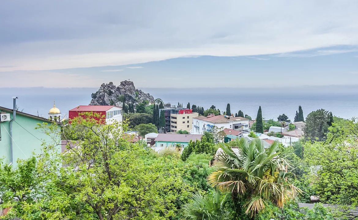Люкс с балконом до 5 чел. Гостевой дом Пролетарская 12. Гурзуф