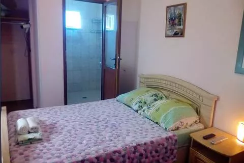 Семейный 2-х местный с ТВ и холодильником. Гостевой дом "Лев" (Лёвушка). Якорная Щель