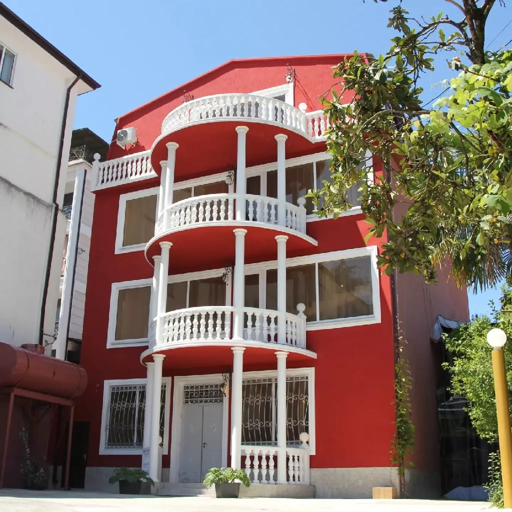 . На Леона . Сухум