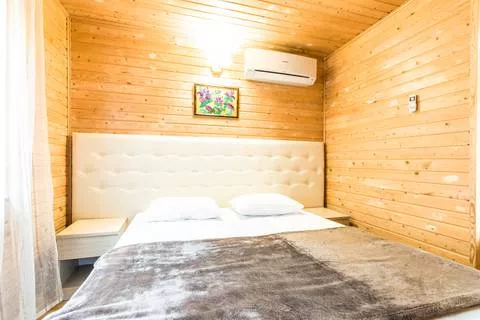 Финский домик 2-х местный 1 комнатный с верандой. База отдыха «Крестьянское Подворье». Верхнее Джемете