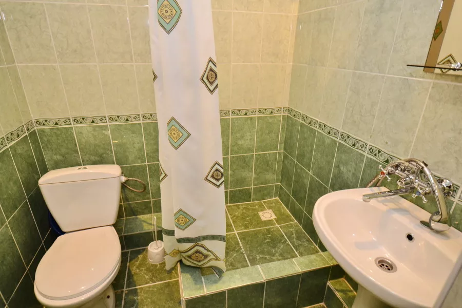 Полулюкс — трёхместный, с балконом. Гостевой дом «Алёша». Витязево