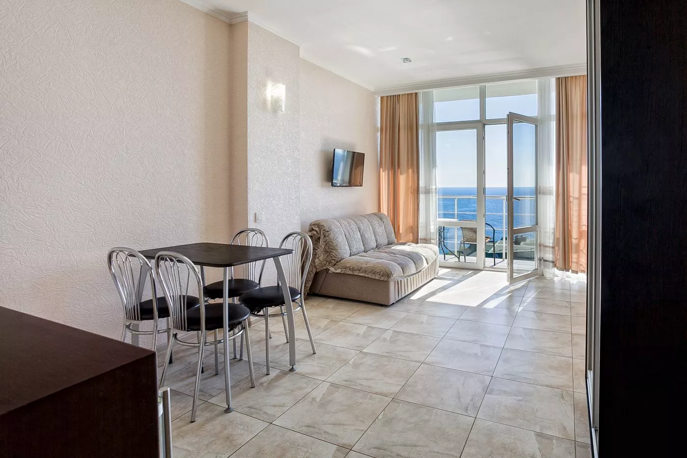 . Квартира в многоквартирном доме Видовые апартаменты в Мисхоре. Кореиз . Квартира в многоквартирном доме Видовые апартаменты в Мисхоре. Кореиз