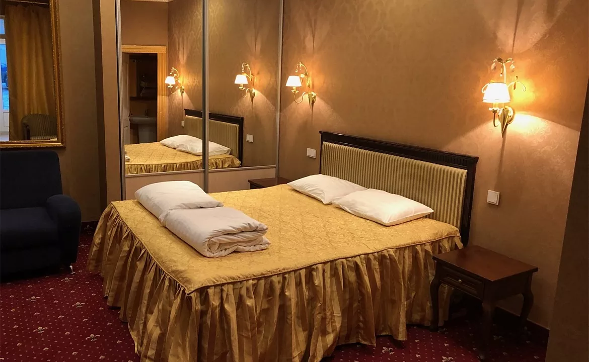 Номер - студио. Апартаменты Роял Никита. Никита