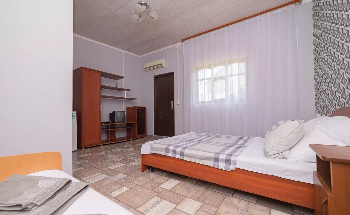 3х местный стандарт. Гостевой дом Family Holiday. Цандрипш