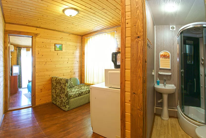 3-местный 2 комнатный с мини кухней. Вилла «Коруна». Алушта