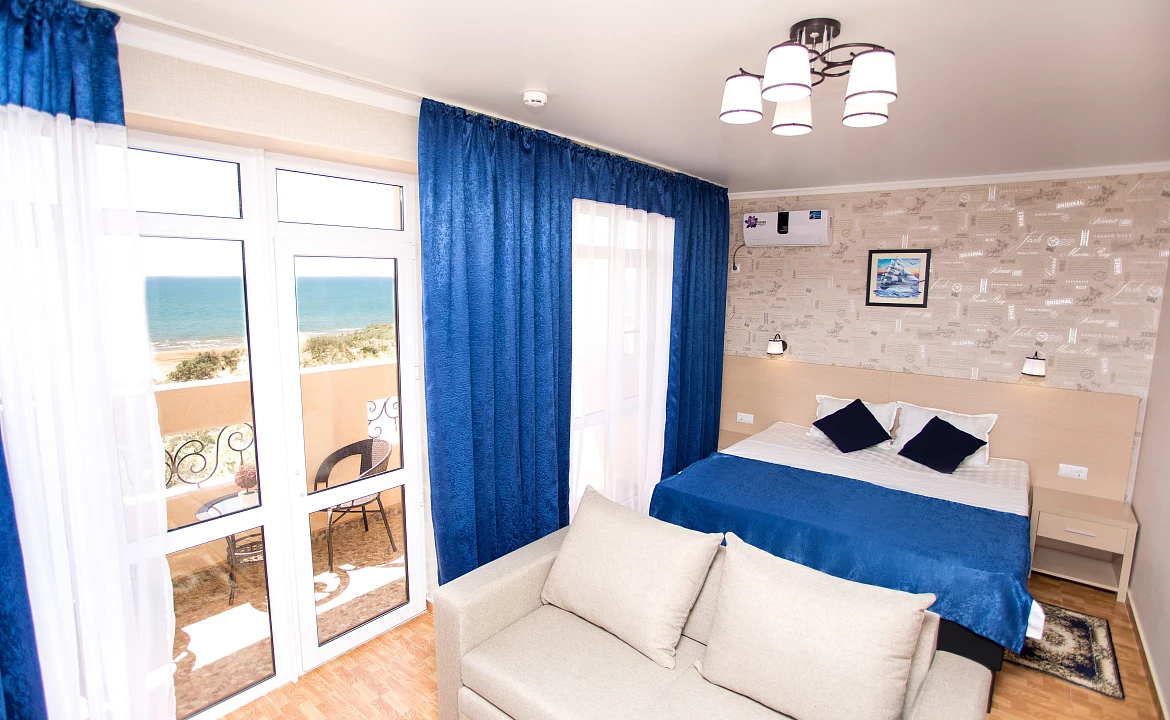 4-х местный «Джуниор сьют» с видом на море. Отель "Alfa Summer". Анапа