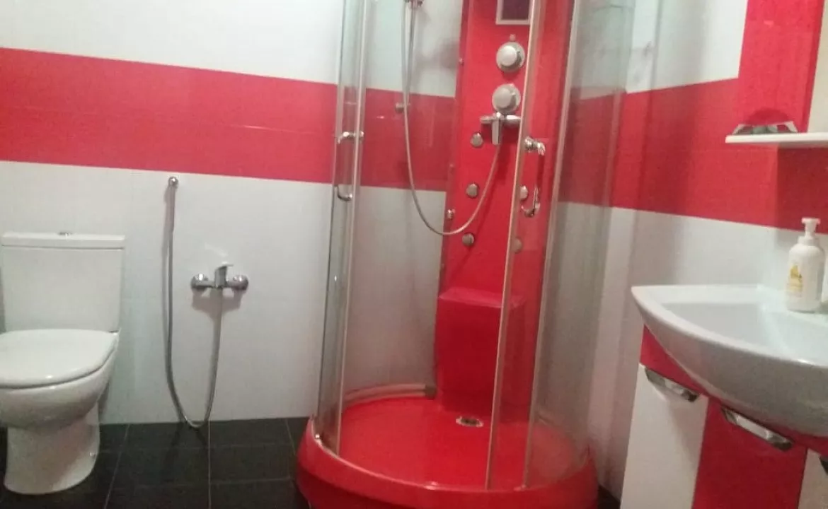 Апартаменты трехкомнатные с отдельным входом на 1 этаже 9. Гостевой дом Лиана. Ливадия