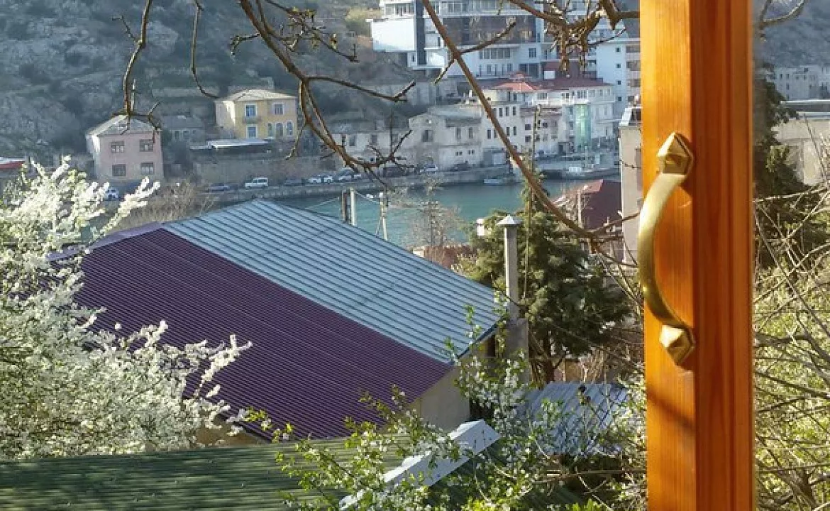 БУНГАЛО С ТЕРРАСОЙ. Гостевой дом «Ясеневая роща». Балаклава БУНГАЛО С ТЕРРАСОЙ. Гостевой дом «Ясеневая роща». Балаклава