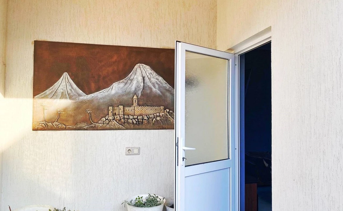 КОМФОРТ 3-Х МЕСТНЫЙ. Гостевой дом ВАРДАНЕ. Вардане