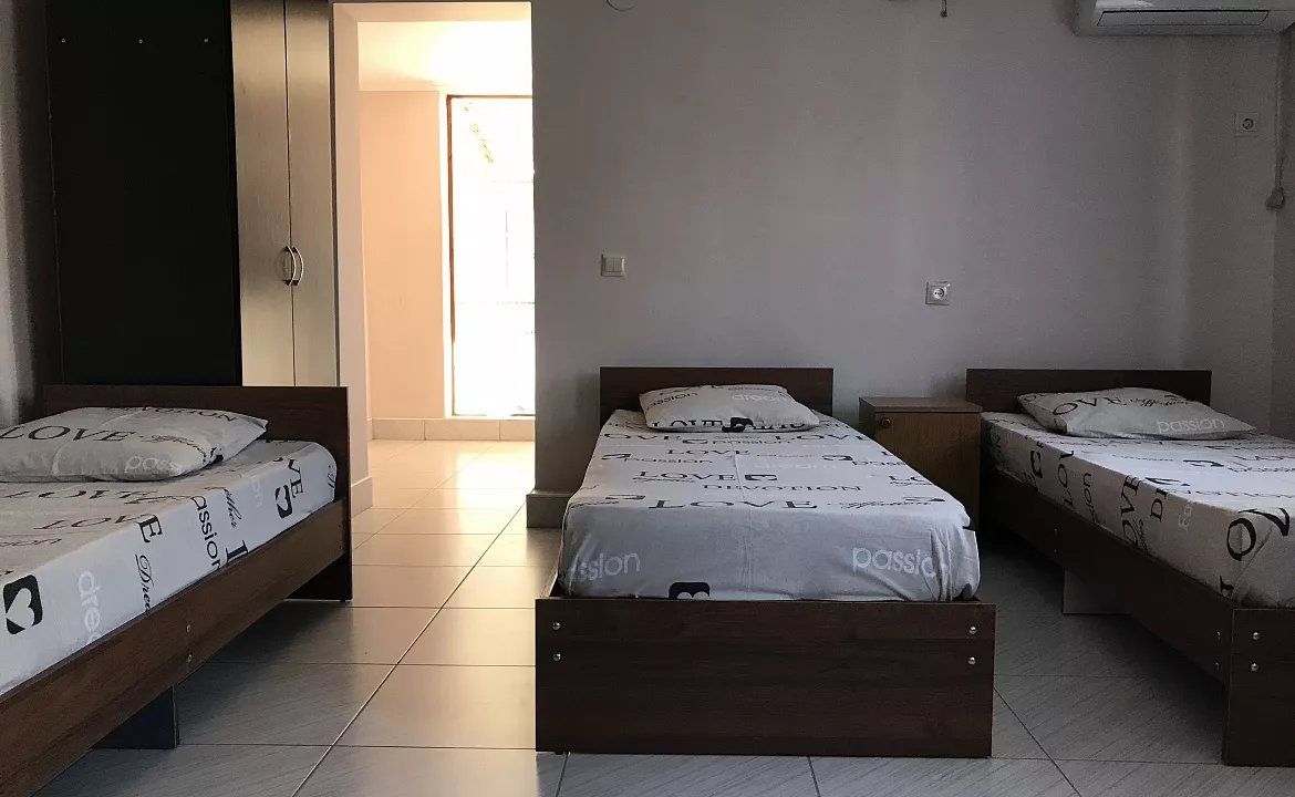 Люкс 4-х местный  . Гостевой дом "Оазис". Сухум