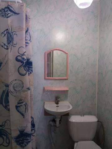 Четырехместный стандарт номер с кухней-столовой комната (18 м2 кухня 12 м2). Гостевой дом «Высотной 13». Голубицкая Четырехместный стандарт номер с кухней-столовой комната (18 м2 кухня 12 м2). Гостевой дом «Высотной 13». Голубицкая