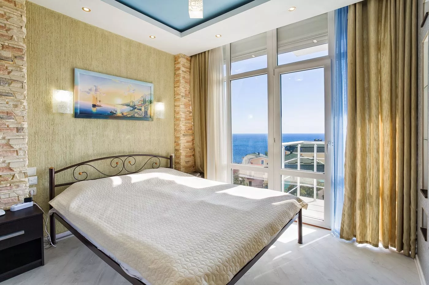 . Квартира в многоквартирном доме Видовые апартаменты в Мисхоре. Кореиз . Квартира в многоквартирном доме Видовые апартаменты в Мисхоре. Кореиз