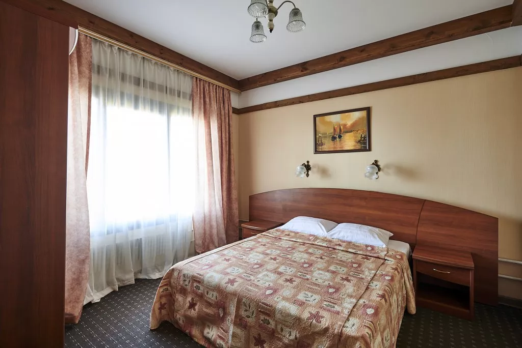 «Сьют макси» - трехкомнатный номер с лоджией. Пансионат "Лад" ★★★. Макопсе «Сьют макси» - трехкомнатный номер с лоджией. Пансионат "Лад" ★★★. Макопсе