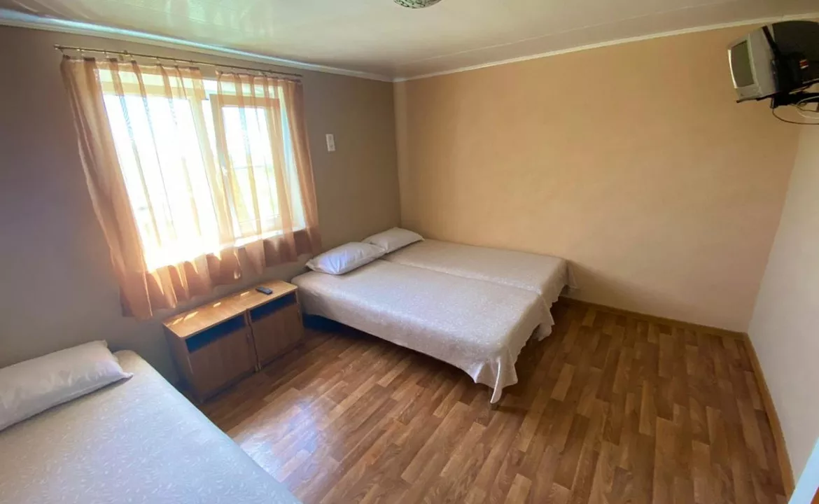 Пятиместный, двухкомнатный. Гостевой дом Ласточкино гнездо. Голубицкая