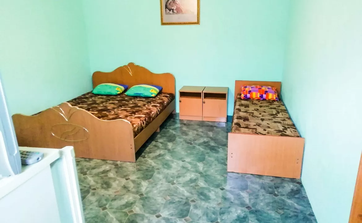 Эконом 3-х местный - №4, №14. Гостевой дом Сибирь. Голубицкая Эконом 3-х местный - №4, №14. Гостевой дом Сибирь. Голубицкая