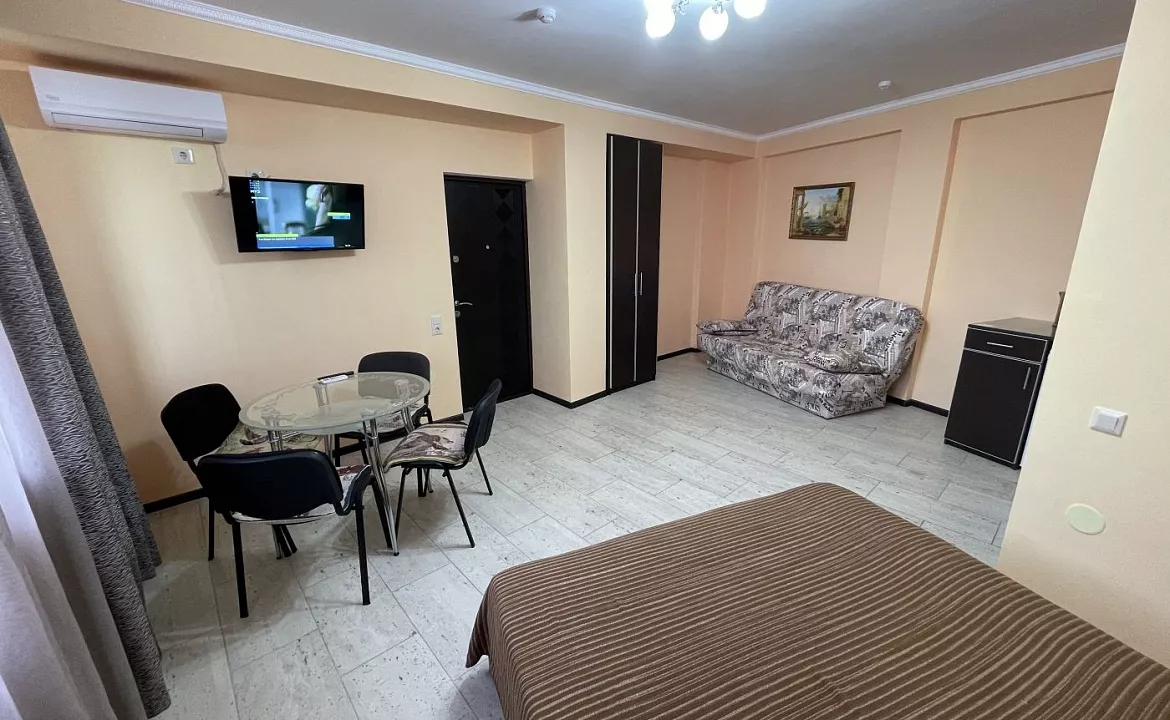 4х Местный. Отель Коста Браво. Евпатория