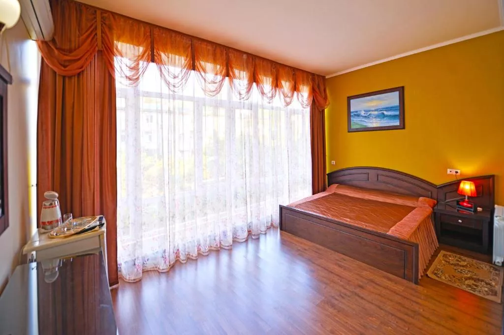 . Гостиница "Катран". Лазаревское